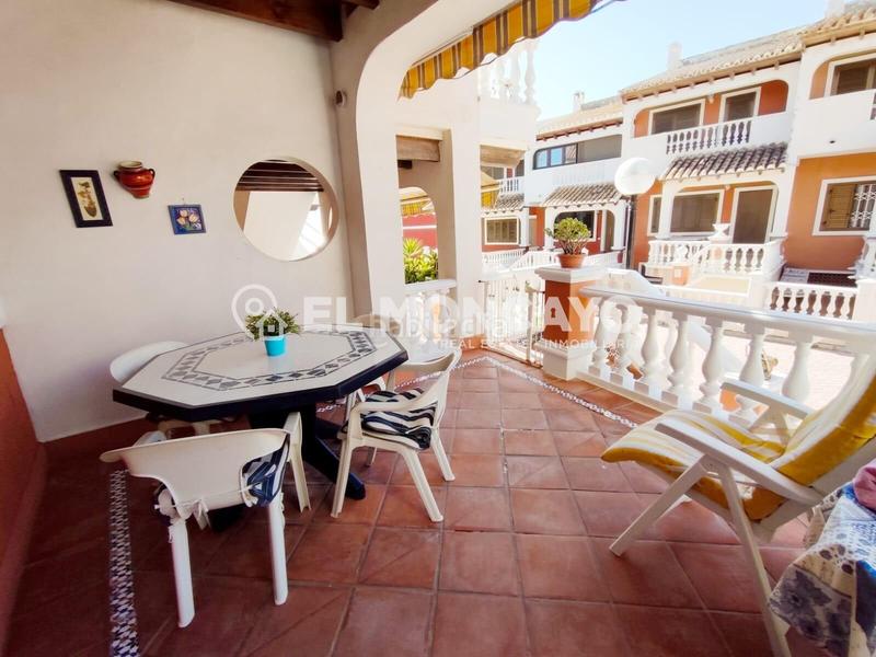 Foto 2a2f0bf9-271f-474a-8926-92d78b0e7ee0. Maison jumelée avec parking dans Guardamar Playa Guardamar del Segura