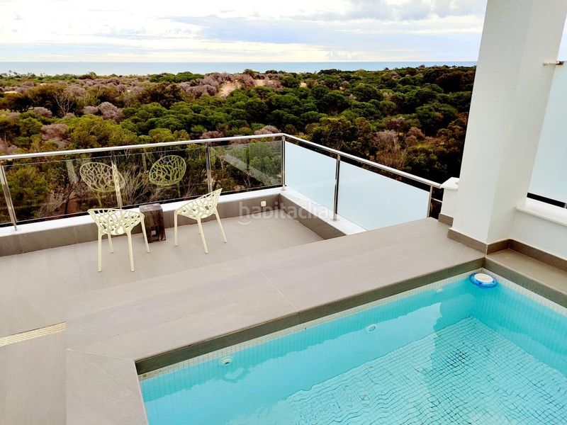 Foto f258ed74-fef3-4f1a-9323-95235bb4197e. Ático fantástico ático con impresionantes vistas al mar y a la emblemática pinada en Guardamar del Segura