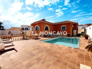 Chalet  Avenida asturias. Fantástico chalet independiente con piscina privada en ciudad qu