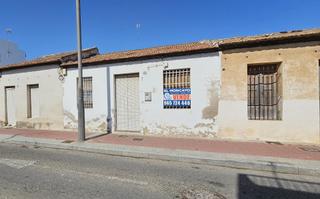 Terrain résidentiel à Pueblo. Propiedad con parcela en el centro de guardamar para reformar o
