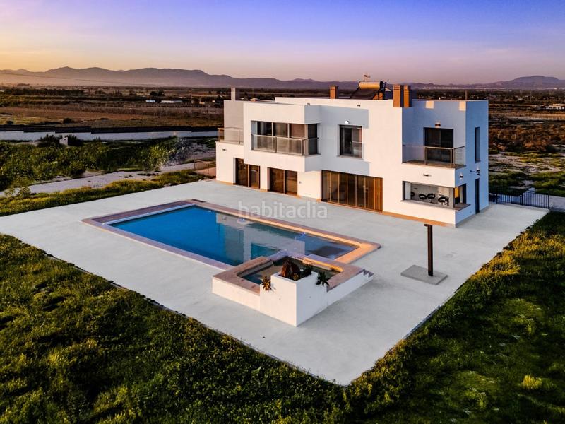 Foto 06ac56fa-f18e-4962-9342-e524ef2a9554. Chalet exclusivo chalet independiente en La Marina elcheel pinet en Elche / Elx