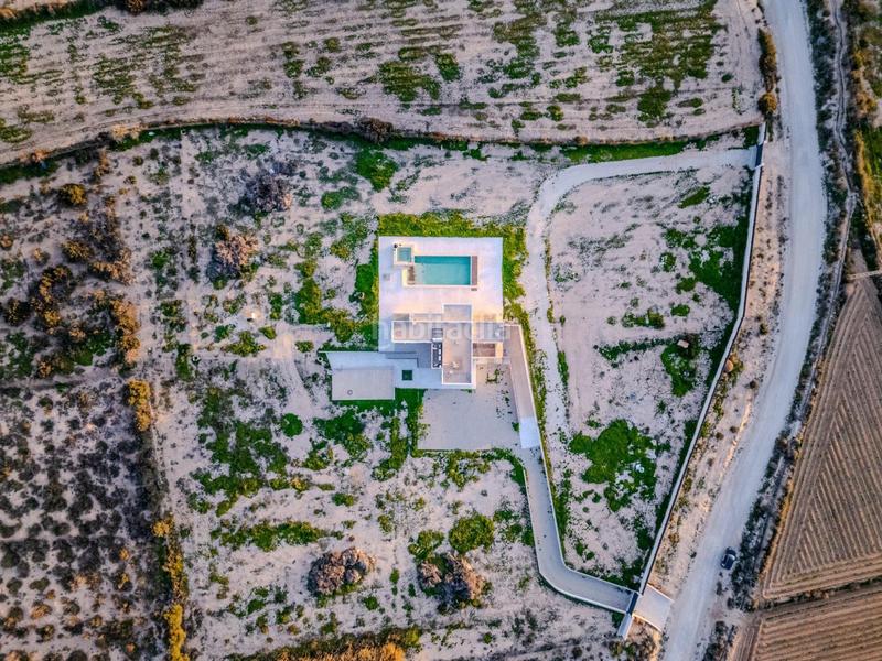 Foto 12649fb9-2a86-48b9-af82-11b336785d18. Chalet exclusivo chalet independiente en La Marina elcheel pinet en Elche / Elx