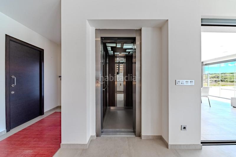 Foto d07d360d-c4c9-452d-8e43-3309806f564d. Chalet exclusivo chalet independiente en La Marina elcheel pinet en Elche / Elx