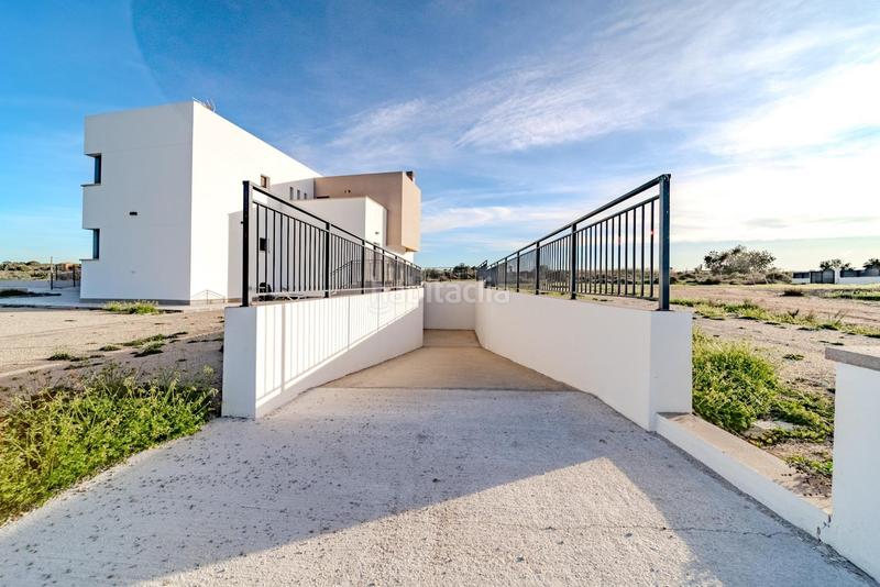 Foto efb06978-ef55-4301-ae19-6dec2eb62407. Chalet exclusivo chalet independiente en La Marina elcheel pinet en Elche / Elx