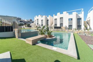 Casa en Los Balcones-Los Altos. Exclusivos bungalows de obra nueva en torreviejalos balcones