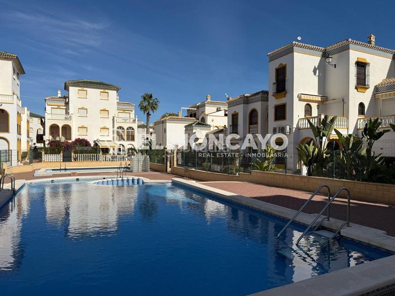 Foto 4d09d323-09c4-426e-b055-0c1ac46a4100. Maison avec piscine dans Cañada del Molino Torrevieja