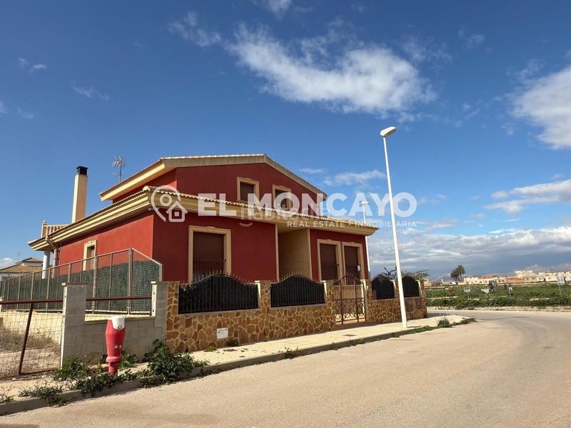 Foto a8962f5d-2f43-4335-8ded-0101f1209912. Xalet amb calefacció aparcament piscina a Almoradí