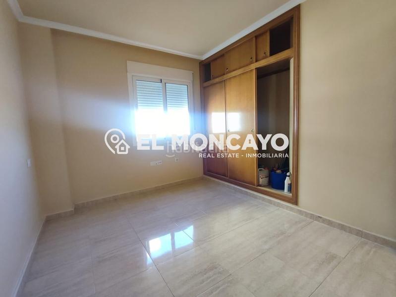 Foto 7a4e0ff0-5b2a-4c6c-9bdf-5b0700cf41c0. Àtic amb aparcament piscina a Puerto Deportivo Guardamar del Segura