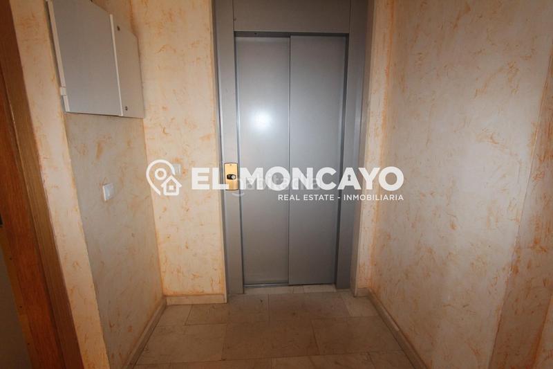 Foto 7d52a2f5-f1cf-451b-ad10-f997fee715bc. Àtic amb aparcament piscina a Puerto Deportivo Guardamar del Segura