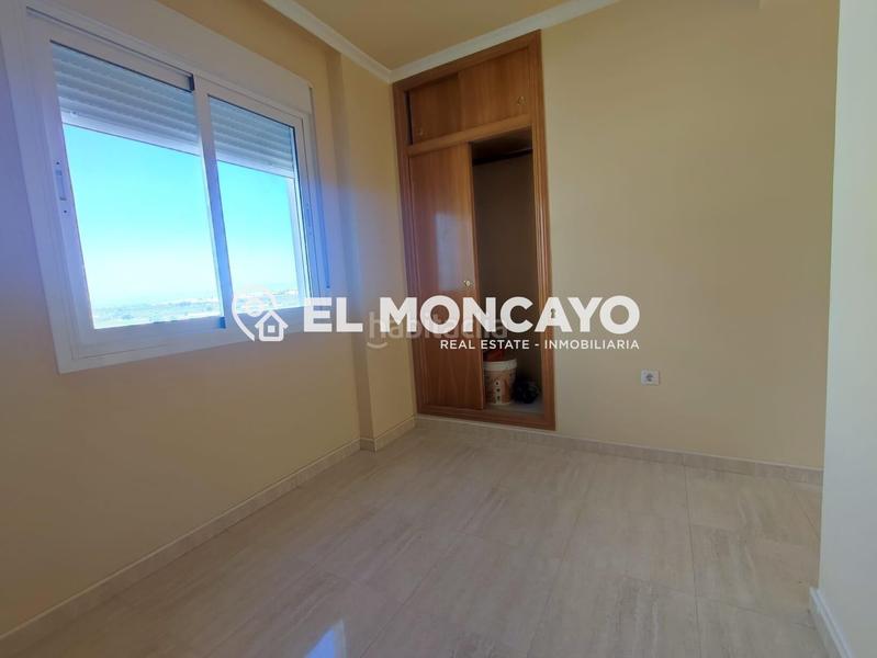 Foto 7e9fb7bd-60e4-485e-a49b-8ac5a5f329f9. Àtic amb aparcament piscina a Puerto Deportivo Guardamar del Segura