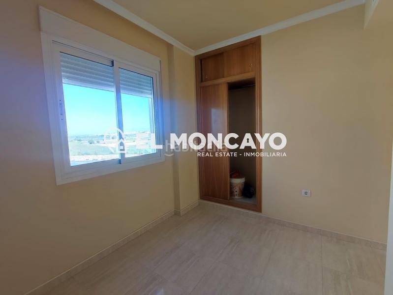 Foto cf95cee1-5df8-45a9-a30b-c70552bc3574. Àtic amb aparcament piscina a Puerto Deportivo Guardamar del Segura