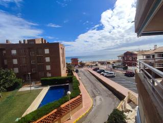 Appartement à Guardamar Playa. Apartamento con vistas al mar a solo 20 metros de la playa en gu