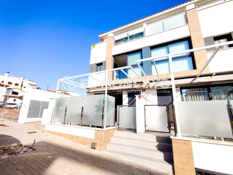 Foto 42eb7b58-85f9-40f3-93bc-98e5eae5dfcb. Maison jumelée avec chauffage parking piscine dans Los Secanos Guardamar del Segura