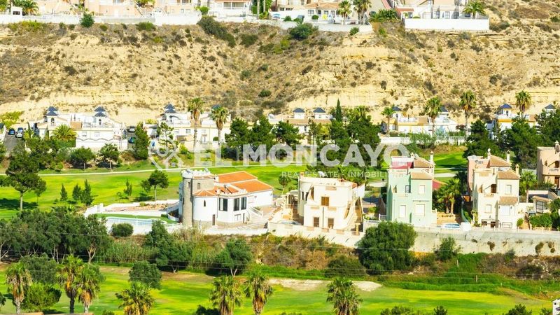 Foto 00a9f0bb-f239-4123-9c71-52fd4b9b3aed. Xalet amb aparcament piscina a La Marquesa Rojales