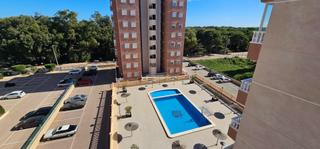 Piccolo appartamento in Puerto Deportivo. Apartamento luminoso todo exterior con terraza y vistas al bosqu