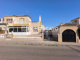 Casa a schiera in Los Balcones y los Altos. Fantástico adosado con jardín en orihuela costa, alicante, costa