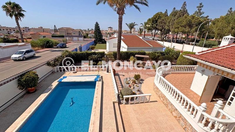 Foto 6f98448e-5a21-4c05-9792-f479a286daad. Xalet amb calefacció aparcament piscina a Centro de la Ciudad Quesada Rojales