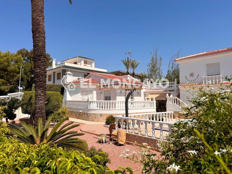 Foto c53926d9-9a03-4518-bad6-c7f723868b30. Xalet amb calefacció aparcament piscina a Centro de la Ciudad Quesada Rojales