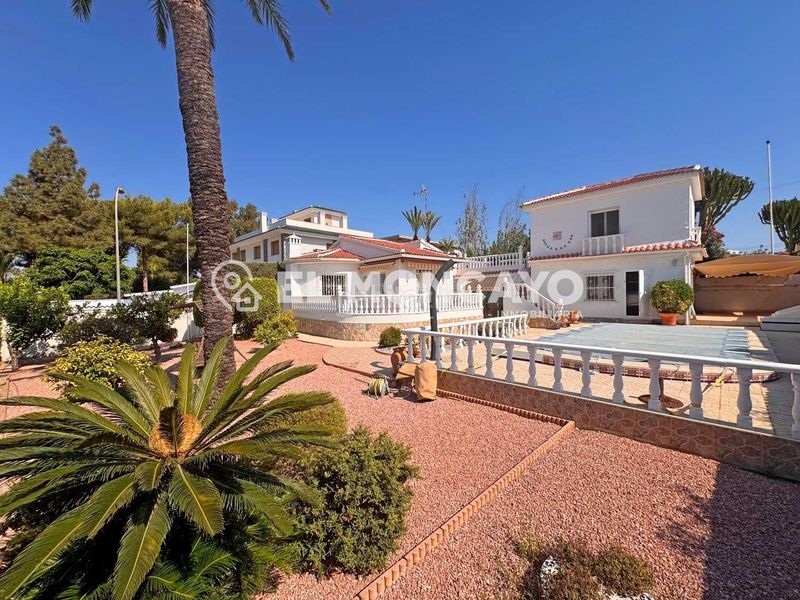 Foto f48330b0-23e6-424c-a9a3-175b66585c68. Xalet amb calefacció aparcament piscina a Centro de la Ciudad Quesada Rojales