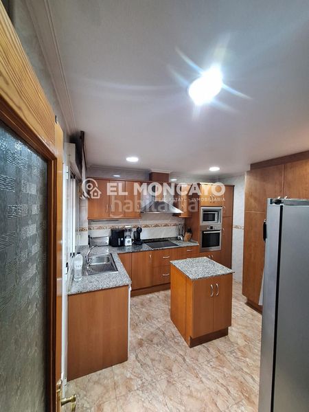 Foto 2c26da61-a16f-42c1-8ed5-9834693c713e. Casa adossada amb aparcament a Catral