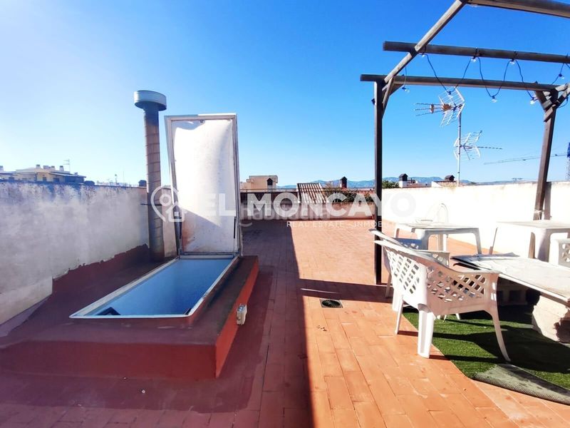 Foto 4712b757-731e-4138-bfb4-b469b6399d85. Casa adossada amb aparcament a Catral