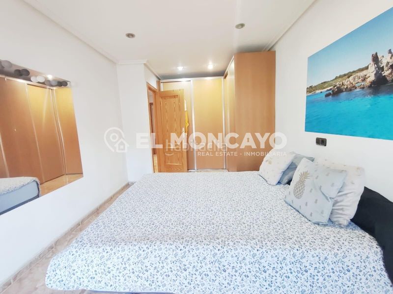 Foto 55f31022-ec34-4252-a226-681c84cf5ad3. Casa adossada amb aparcament a Catral