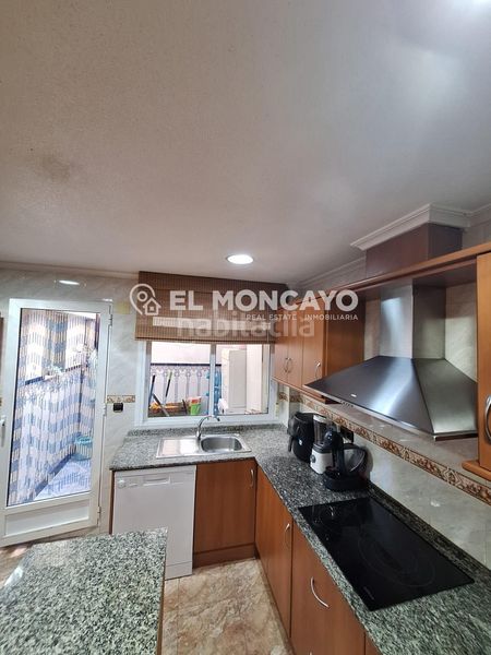 Foto 72b3ba4e-80fb-40d1-bd7a-0d7686fb0fad. Casa adossada amb aparcament a Catral