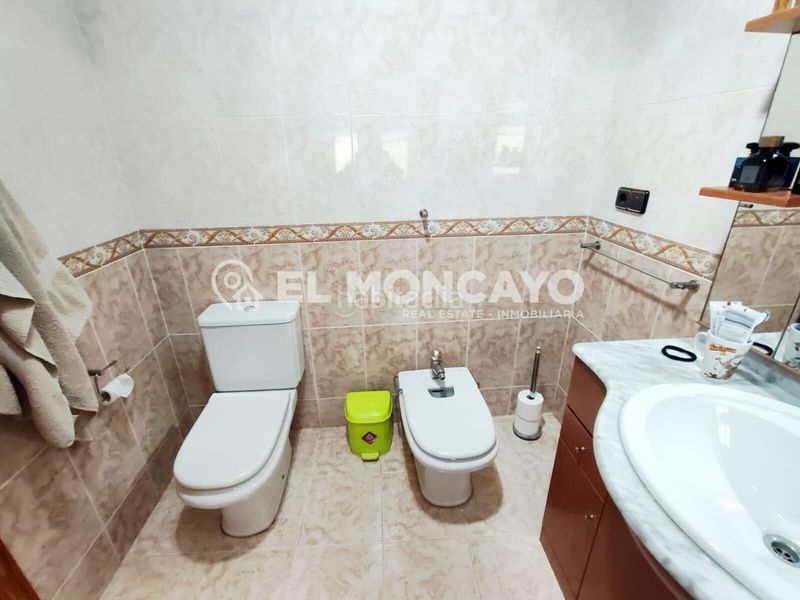 Foto a87d6118-4cba-4e7a-8e80-898c16c46aea. Casa adossada amb aparcament a Catral