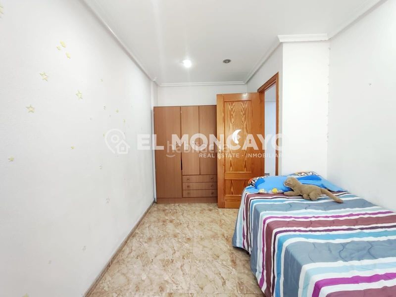 Foto fe958ffd-6ee6-43ea-ba25-f02eb9c03333. Casa adossada amb aparcament a Catral