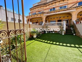 Casa adossada a El Edén. Fantástico adosado con jardín y solárium en la urbanización el e