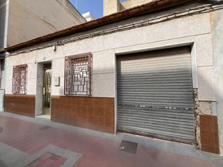 Casa a Pueblo. Fantástica casa de pueblo para reformar en el centro de guardama