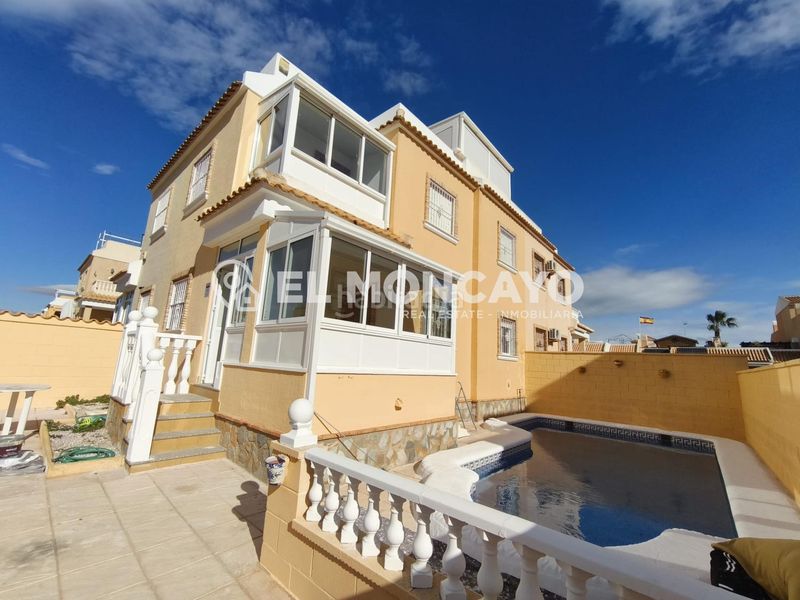 Foto 092f75e3-6c7d-490f-b19e-e67af903ae2e. Casa adossada amb aparcament piscina a Lo Marabú Rojales