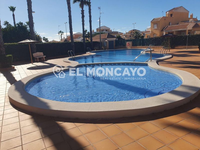 Foto 36ee6f78-95e4-42b5-8a10-aced8ada86c3. Casa adossada amb aparcament piscina a Lo Marabú Rojales