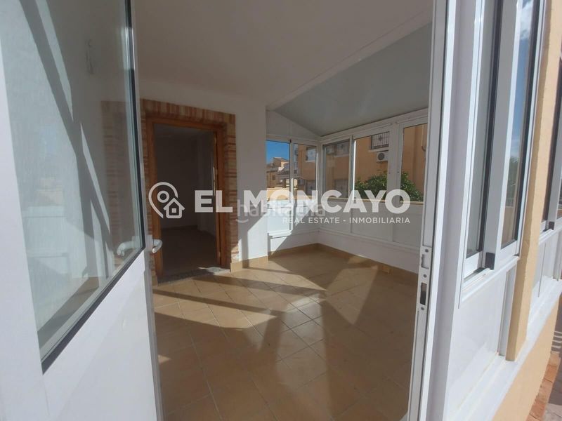 Foto 40b39ea1-c1fc-489a-aae0-67a0cb3277e1. Casa adossada amb aparcament piscina a Lo Marabú Rojales