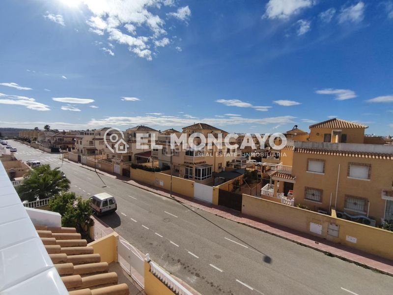 Foto ce0b365f-ab2d-4890-af12-551f19f10c61. Casa adossada amb aparcament piscina a Lo Marabú Rojales