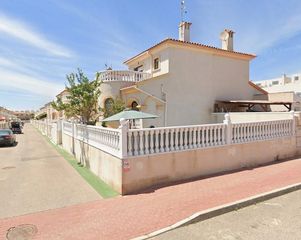 Casa adossada a Parque Acuático - Sector 25. Fantástico chalet semiadosado con piscina comunitaria en aguas n
