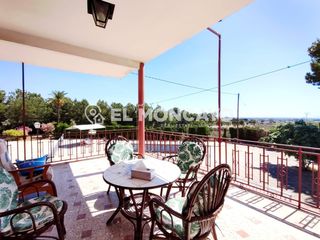 House in Crevillente. Fantástica finca rústica con amplia parcela y piscina privada ju