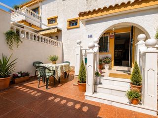 Casa adossada  Avenida polonia. Soleado adosado en urbanizacion cerrada en gran alacantsanta pol