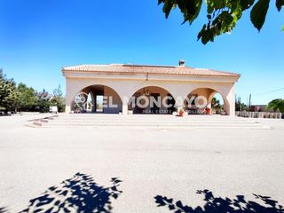 Casa a Crevillente. Fantástica finca rústica con barbacoa cerca de las localidades d