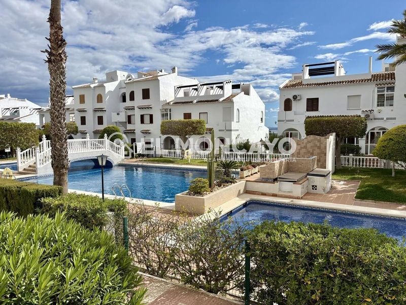 Foto b0e54aa5-9785-4961-8084-159a1a358d81. Reihenhaus mit heizung parking pool in Rojales hills - rosa bungalows Rojales
