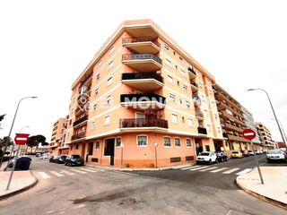 Apartamento en Almoradí. Fantástico apartamento en última planta con garaje y trastero a