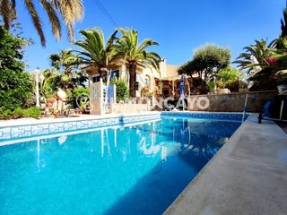 Chalet in Rojales. Magnífico chalet independiente con jardín y piscina privada en c