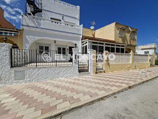 Semi detached house in San Fulgencio. Fantástico adosado con solárium privado en urbanización la marin