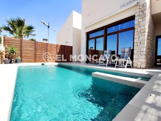 Xalet a Benijófar. Fantástico chalet independiente con piscina privada y solárium e