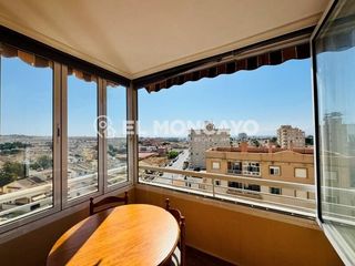 Apartament a Nueva Torrevieja. Fantástico apartamento con vistas panorámicas cerca de las playa