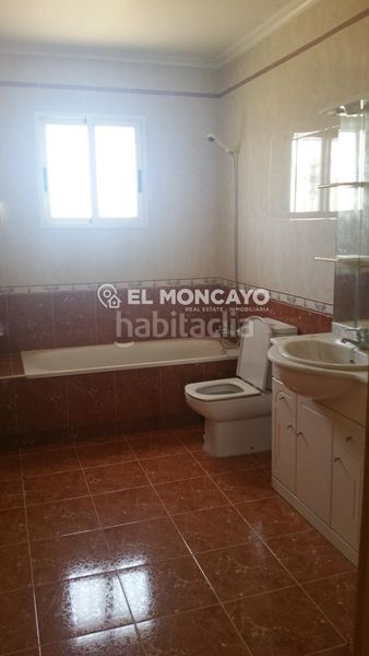 Foto 078650a1-6249-4e7e-92e2-d443a0c81d59. Xalet amb aparcament piscina a Catral