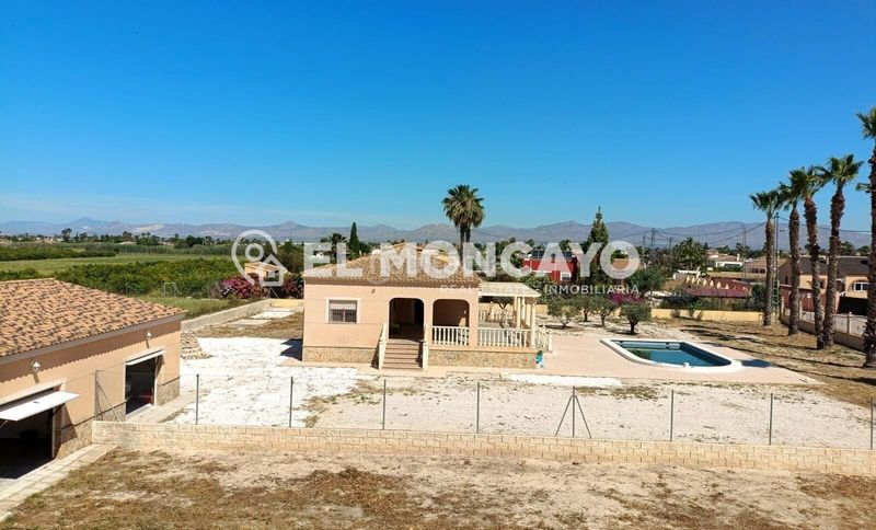 Foto be2dfb80-e06d-49f4-98d6-936fa2600f80. Xalet amb aparcament piscina a Catral