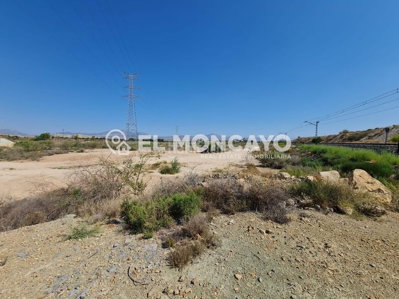 Foto bec5e841-d5bb-49d1-975f-10a19a3876f3. Finca rústica a Paus - Polígono San Blas Alicante