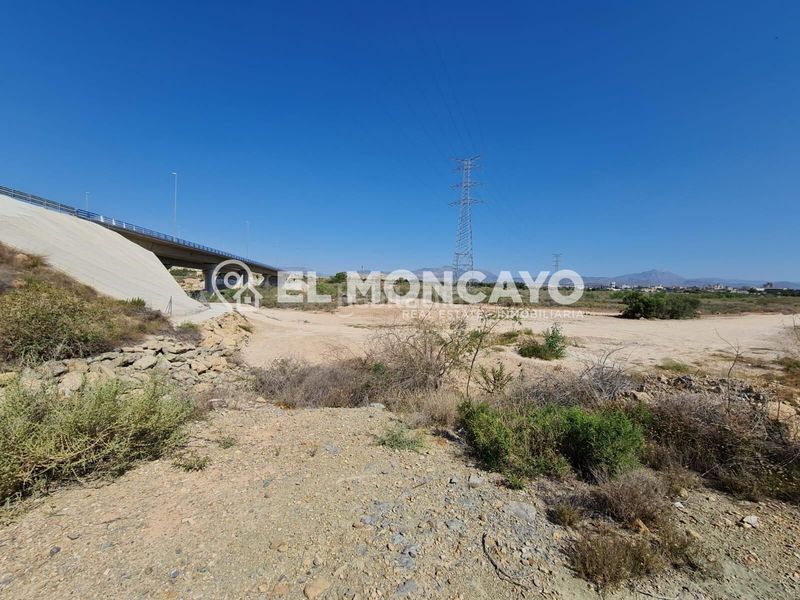 Foto e168f0dc-5ab2-4b1e-a40b-fb84a8d6a4d0. Finca rústica a Paus - Polígono San Blas Alicante