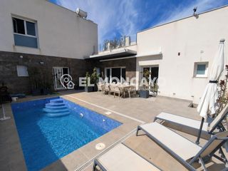 Rent Semi detached house in Calle alc joaquin alberca 7. Fantastico chalet seminuevo en daya vieja, alicante, costa blanc